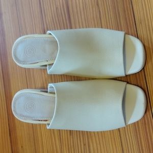 Leather heeled sandals